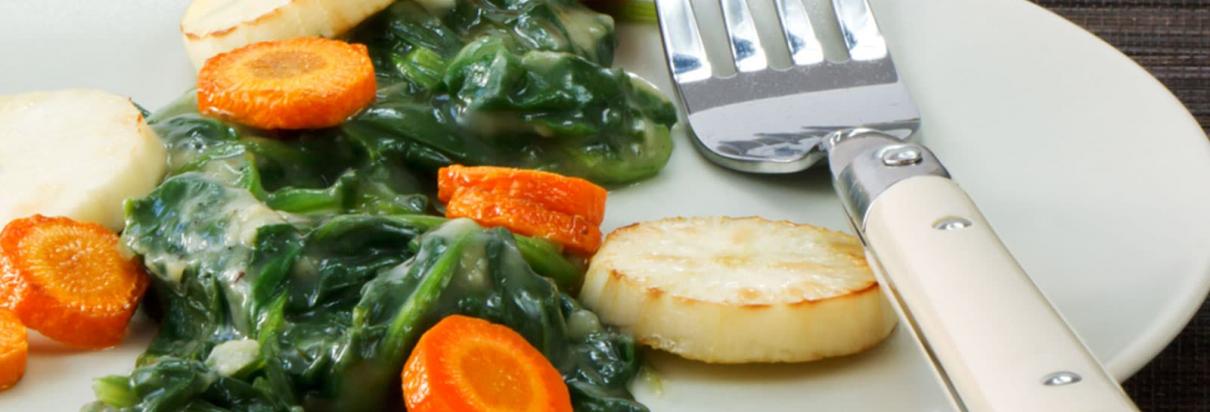 Rice with spinach, carrots and cassava