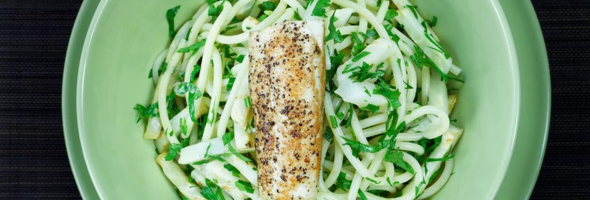 Pasta with chicken and celery